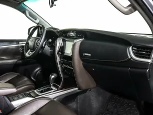 Toyota  9