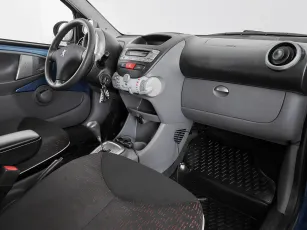 Peugeot  8