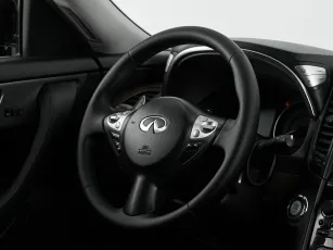 Infiniti  10