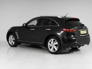 Infiniti  4