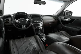 Infiniti  7