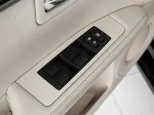 Lexus  16