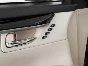 Lexus  17