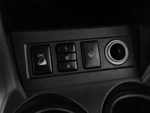 Toyota  16
