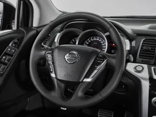 Nissan  10