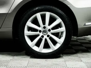 Volkswagen  8