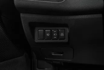 Nissan  12