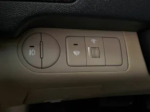 Hyundai  12