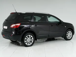 Nissan  4