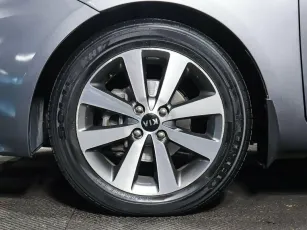 Kia  8