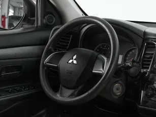 Mitsubishi  9