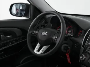 Kia  10