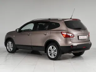 Nissan  4