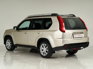 Nissan  4