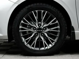 Kia  8
