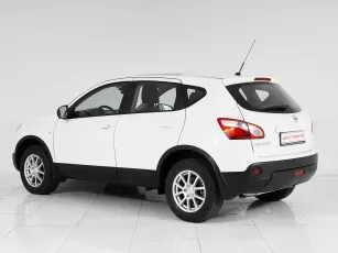 Nissan  4