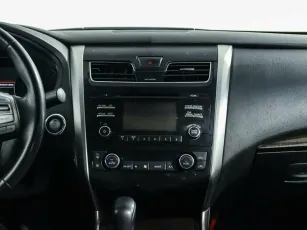Nissan  10