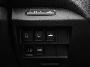 Nissan  10