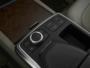 Mercedes-Benz  19