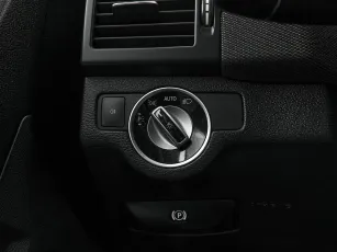 Mercedes-Benz  11