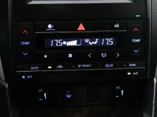 Toyota  12