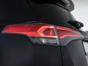 Toyota  8