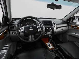 Mitsubishi  7