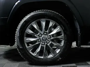 Toyota  9