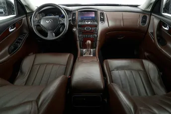 Infiniti  8