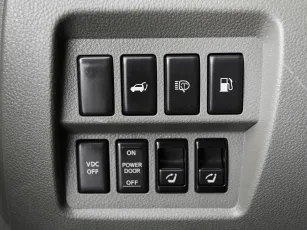 Nissan  11