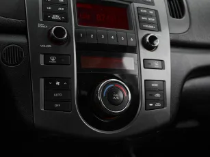 Kia  15