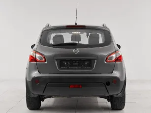 Nissan  5
