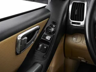 Hyundai  12