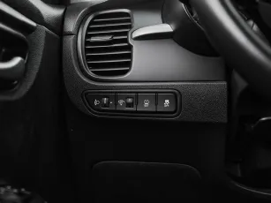 Kia  11