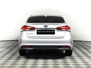 Kia  6