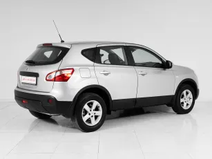 Nissan  4