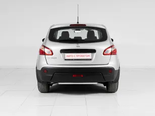 Nissan  5