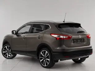Nissan  4