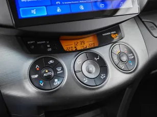 Toyota  16