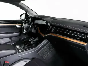 Volkswagen  9