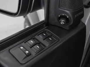 Land Rover  11