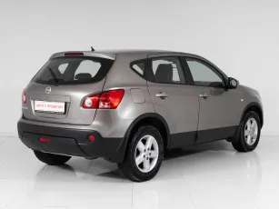Nissan  4