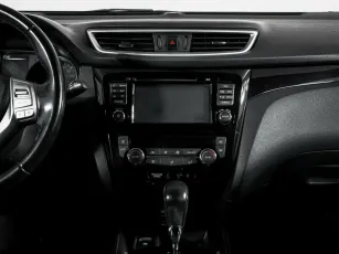 Nissan  10