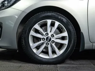 Kia  9