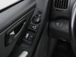 Hyundai  12