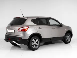 Nissan  4