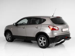 Nissan  5