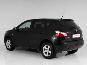 Nissan  5