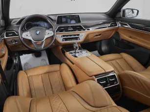 BMW  8