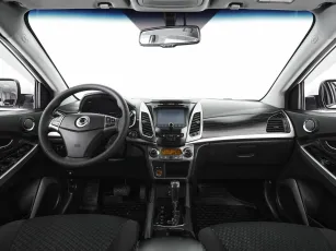 SsangYong  8